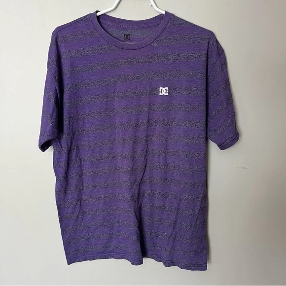 3/$40 Men’s DC Size Large Purple Striped Short Sleeve Tee Shirt - Picture 1 of 4